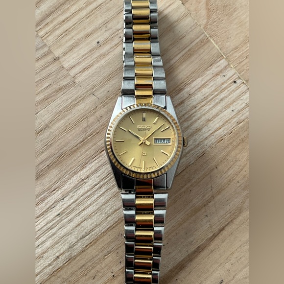 Seiko SQ Vintage Ladies Watch Two-Tone Weave Bracelet Gold Tone Dial Date Window - Picture 5 of 13